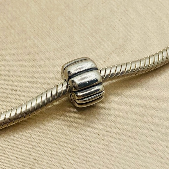 EUC Pandora 790163 Sterling Silver Grooved Clip - RETIRED - Picture 6 of 10